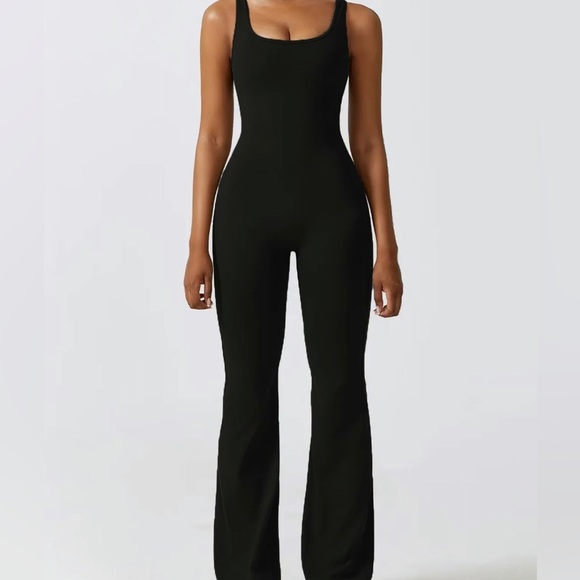 Backless jumpsuit - Picture 3 of 3